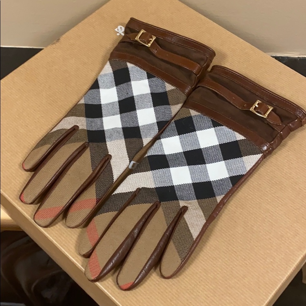 Authentic Burberry House Check Gloves
